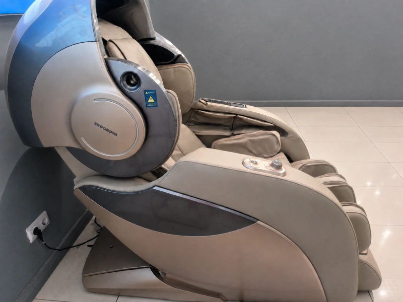 Массажное кресло Ergonova Robotouch 3 Universe Beige