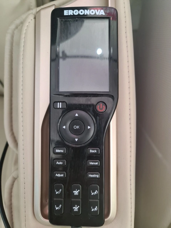 Массажное кресло Ergonova Robotouch 3 Universe Beige